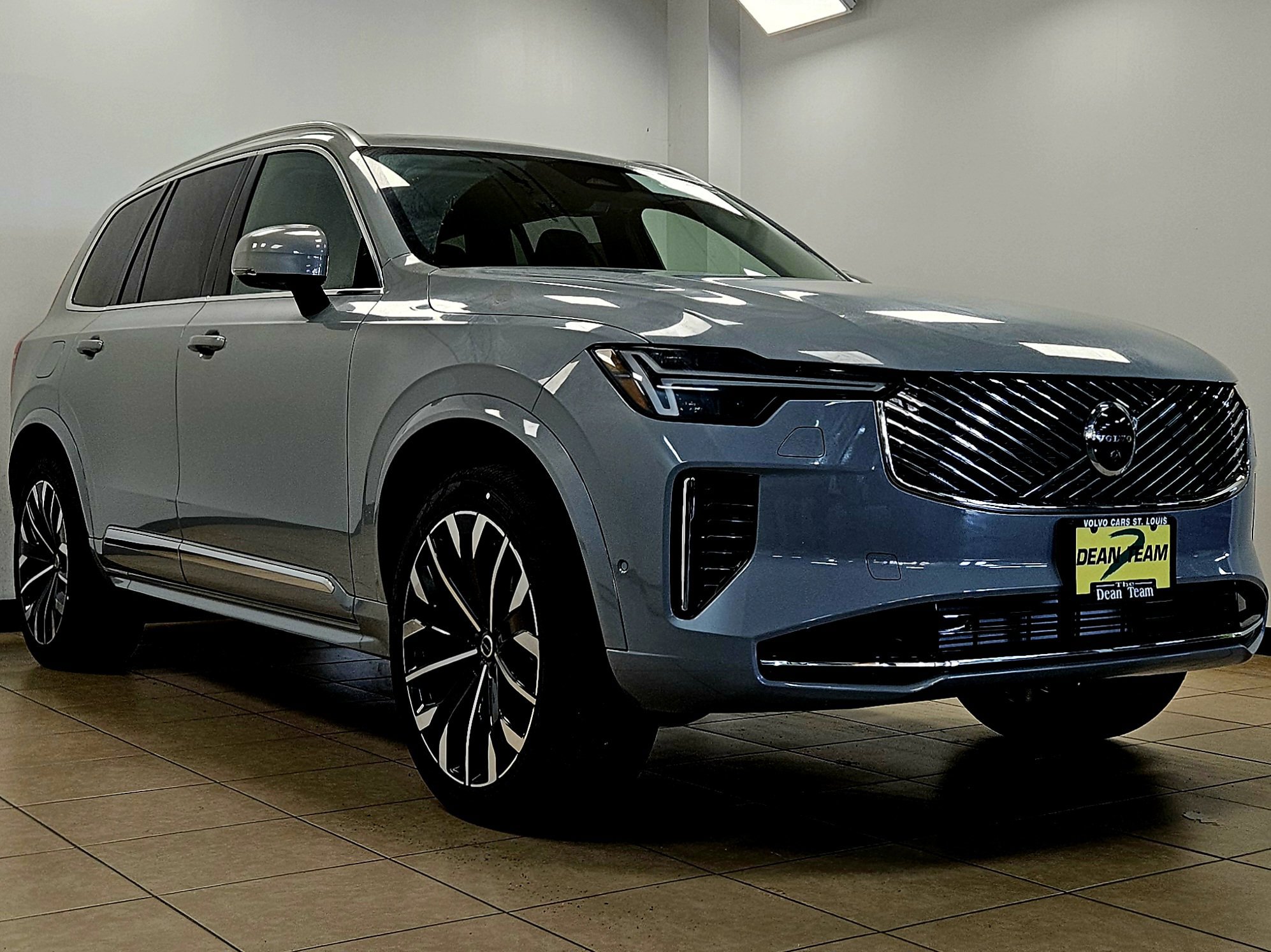 New 2026 Volvo XC90 T8 Plus w/ Protection Package Premier AWD/4WD image 3