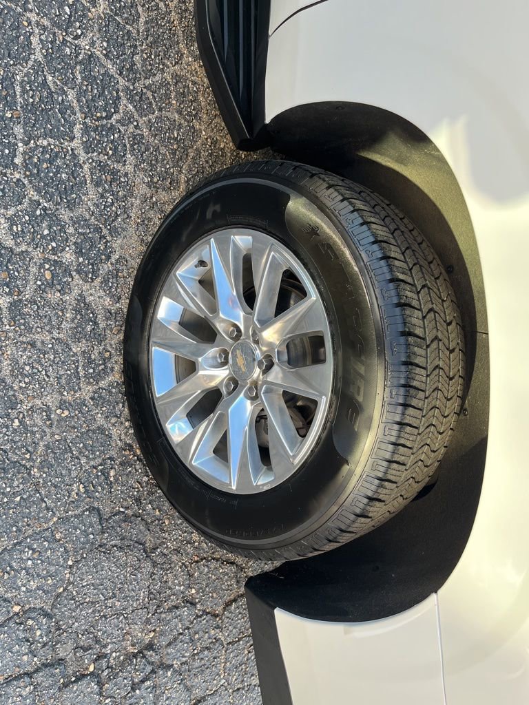 Used 2023 Chevrolet Suburban Premier image 7