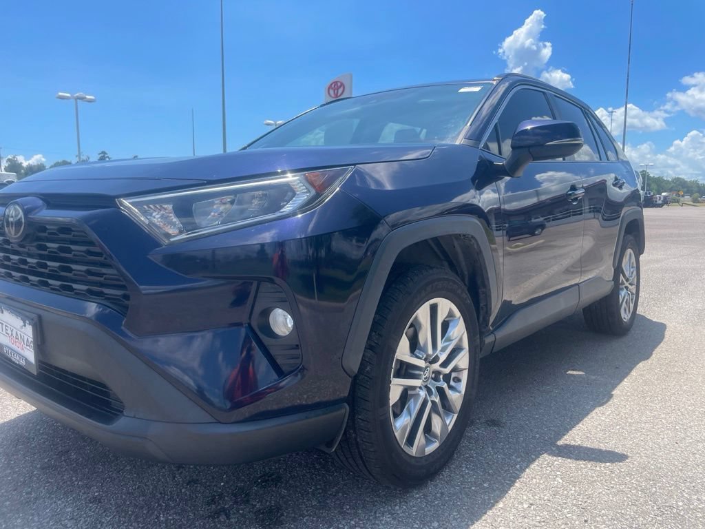 Used 2019 Toyota RAV4 XLE Premium FWD image 10