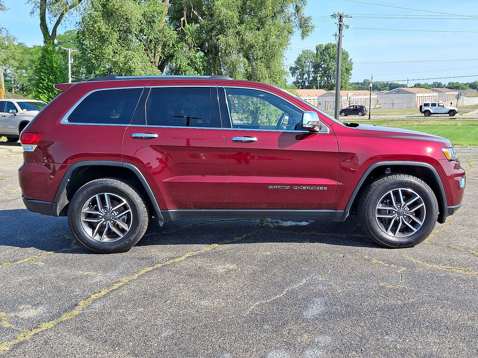 Used 2020 Jeep Grand Cherokee Limited AWD/4WD image 25