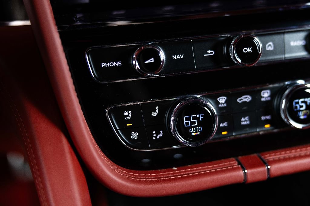 Used 2022 Bentley Bentayga image 30