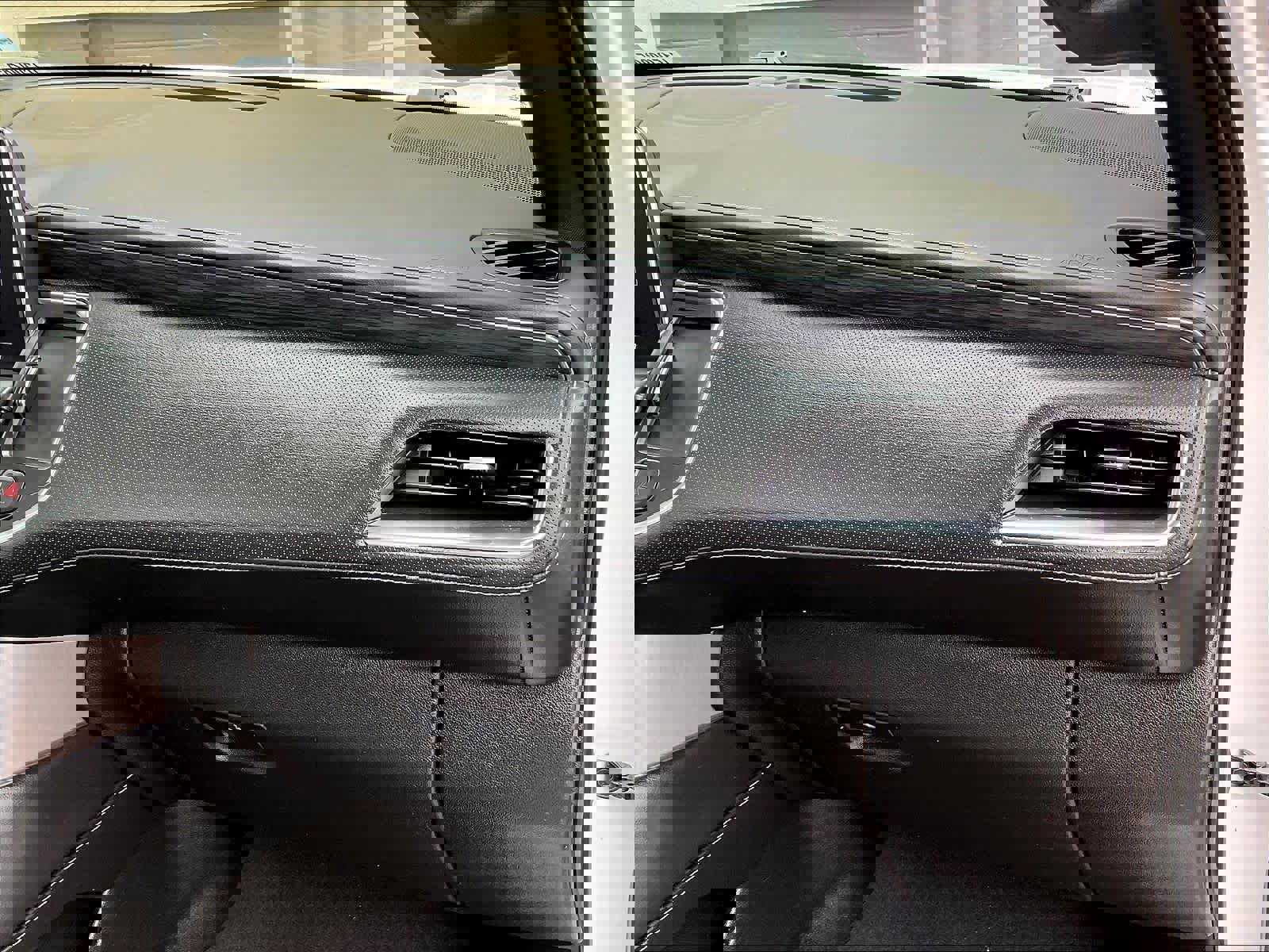 Used 2021 GMC Yukon SLT w/ SLT Premium Package image 13