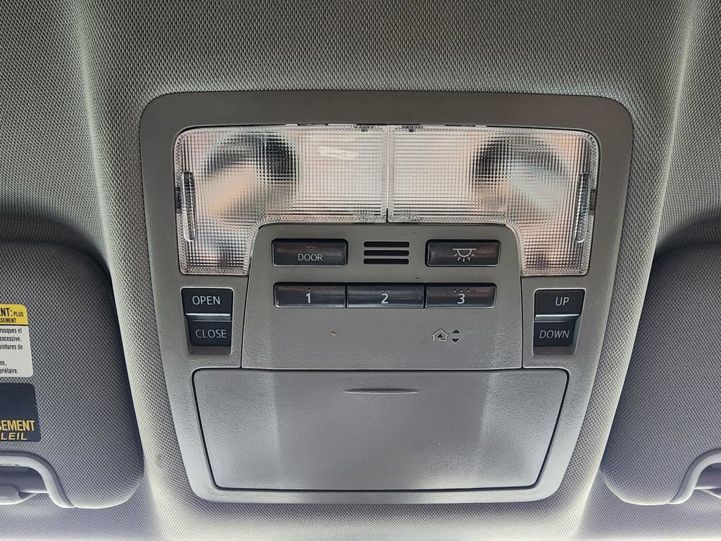 Used 2019 Toyota Highlander Limited FWD image 25