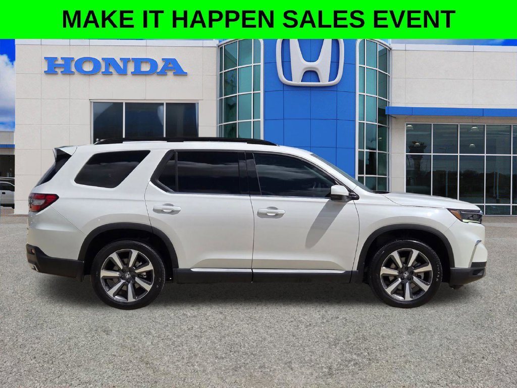 Used 2025 Honda Pilot Touring image 2