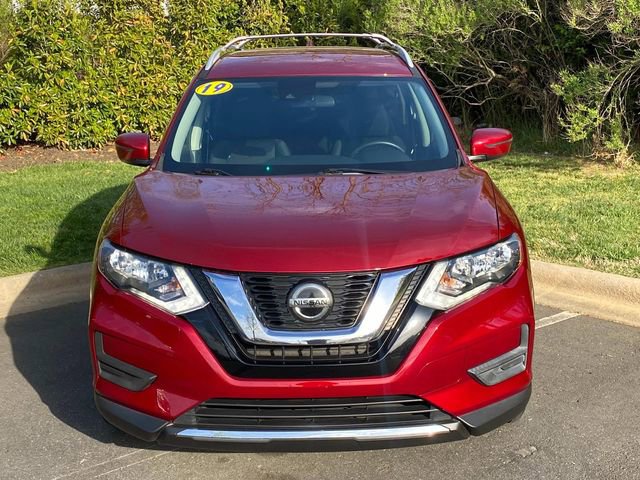 Used 2019 Nissan Rogue SV image 2