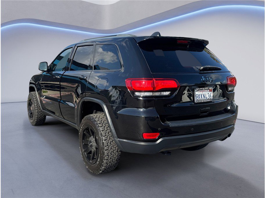 Used 2019 Jeep Grand Cherokee Laredo image 4