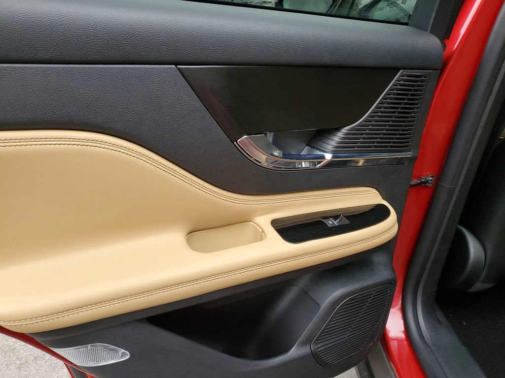 Used 2022 Lincoln Corsair Reserve w/ Sport Package image 9