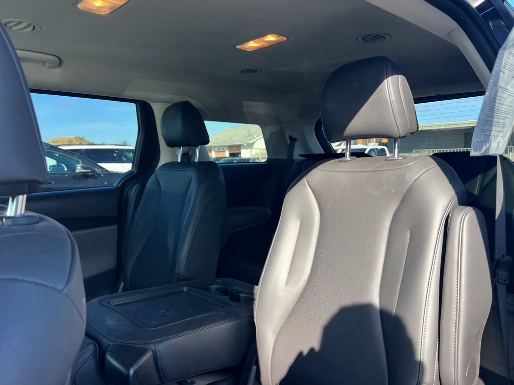 Certified 2026 Kia Carnival LXS FWD image 11