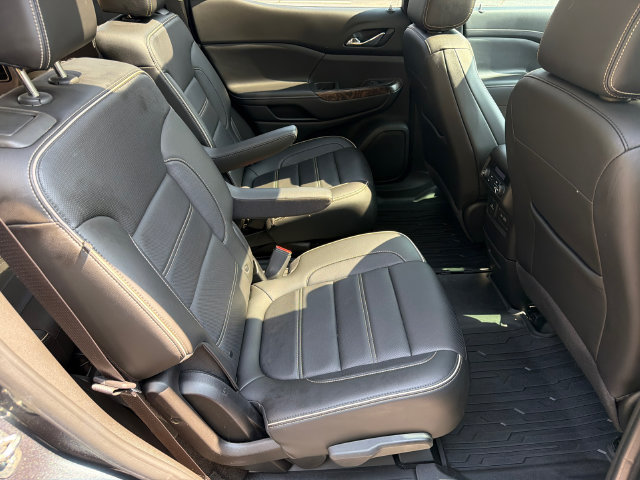 Used 2020 GMC Acadia Denali w/ Technology Package FWD image 17