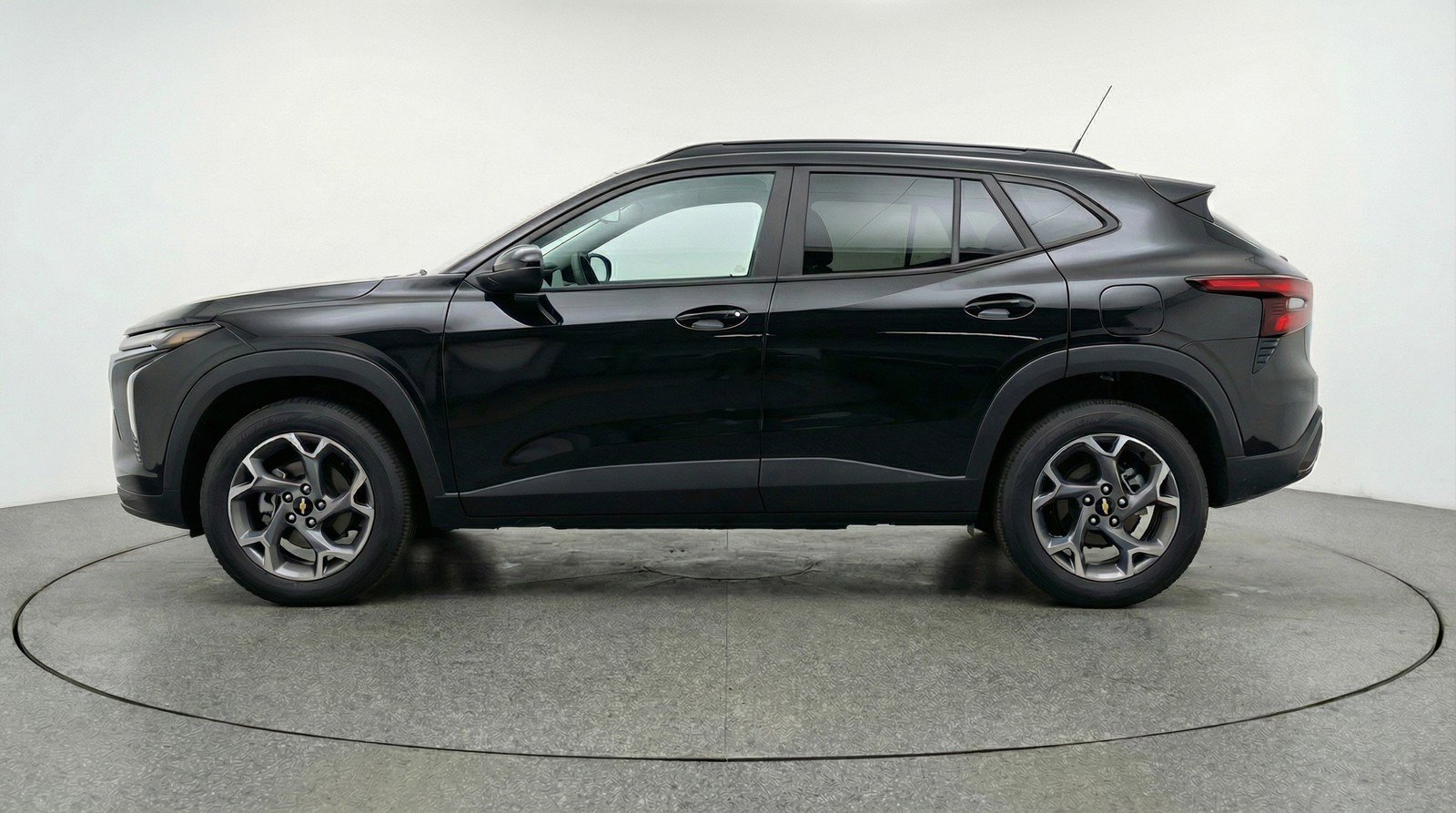 Used 2025 Chevrolet Trax LT w/ LT Convenience Package image 5