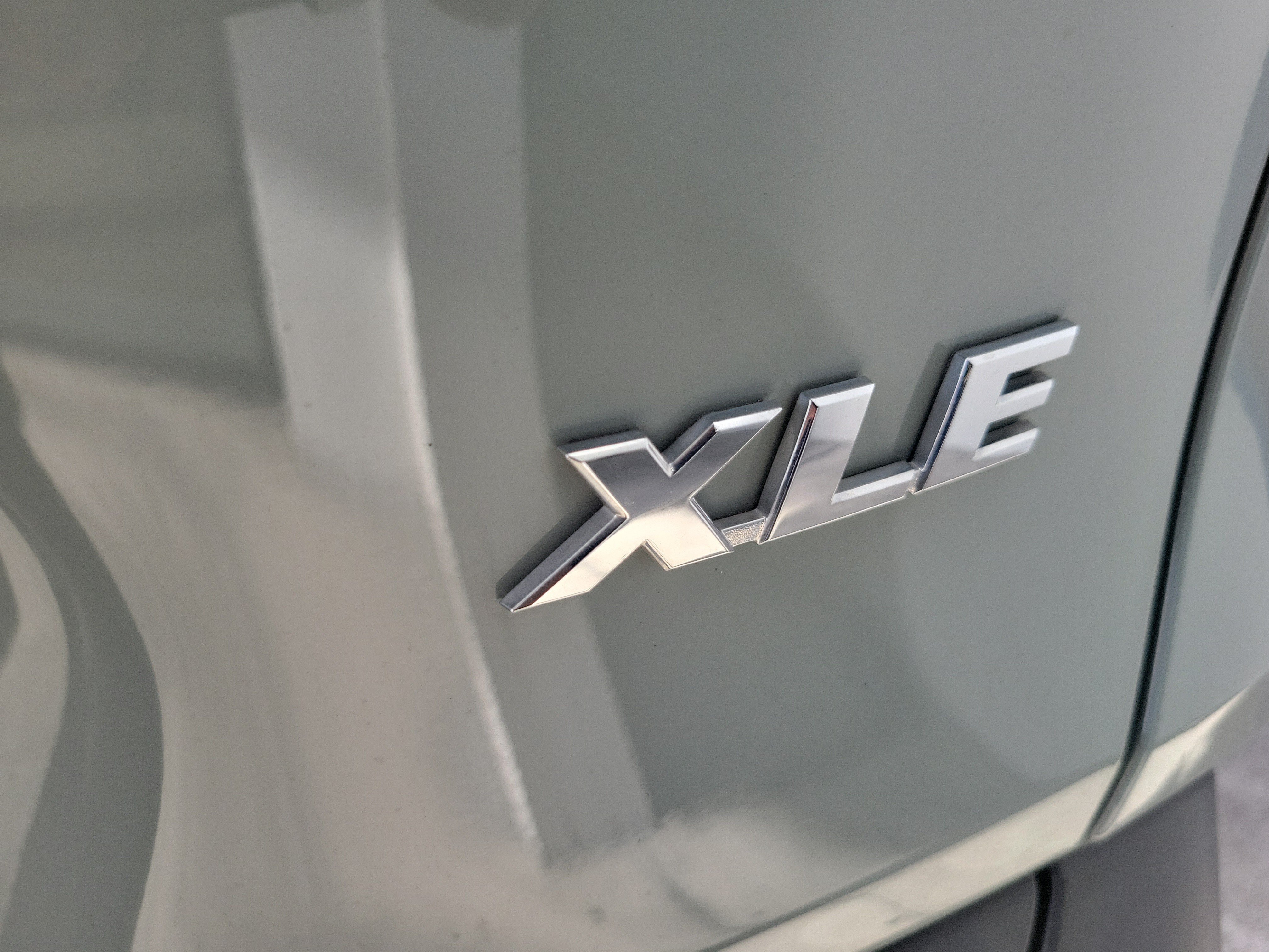 Used 2023 Toyota RAV4 XLE Premium FWD image 9