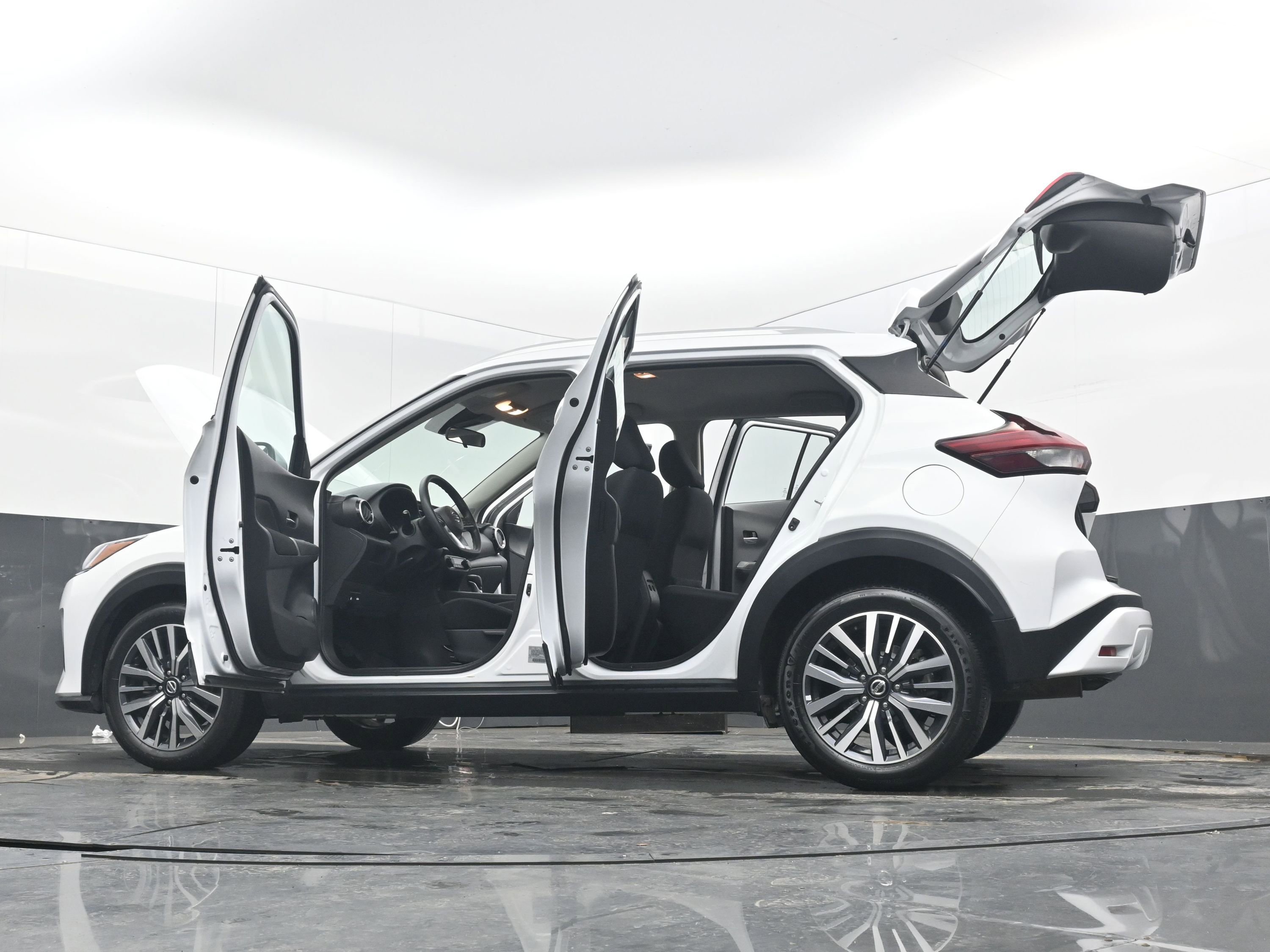 Certified 2021 Nissan Kicks SV image 38
