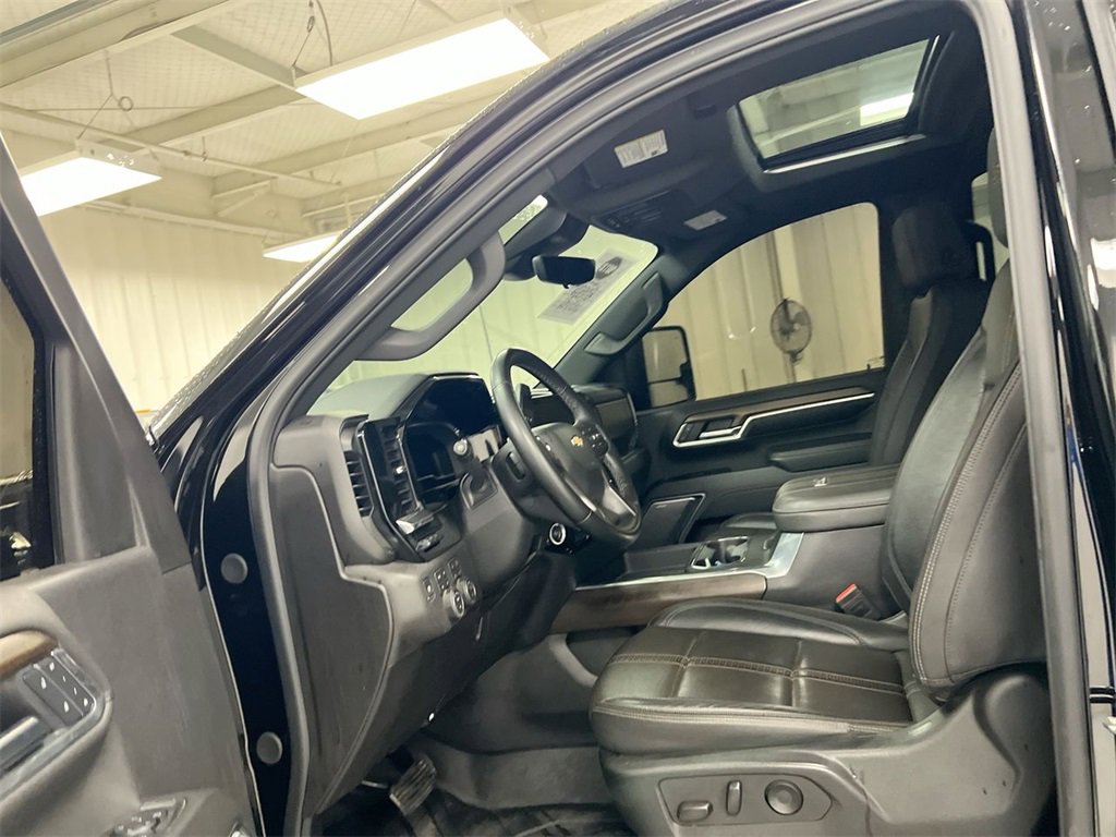 Used 2025 Chevrolet Silverado 2500 High Country w/ Technology Package image 20