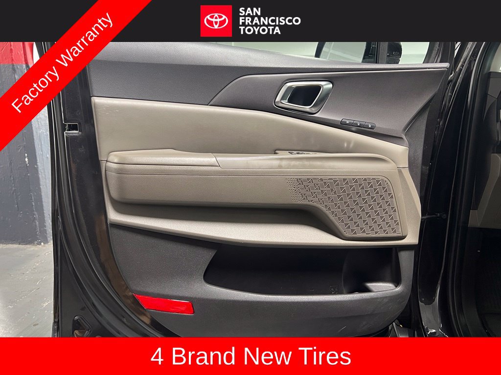 Used 2025 Kia Carnival EX FWD image 39