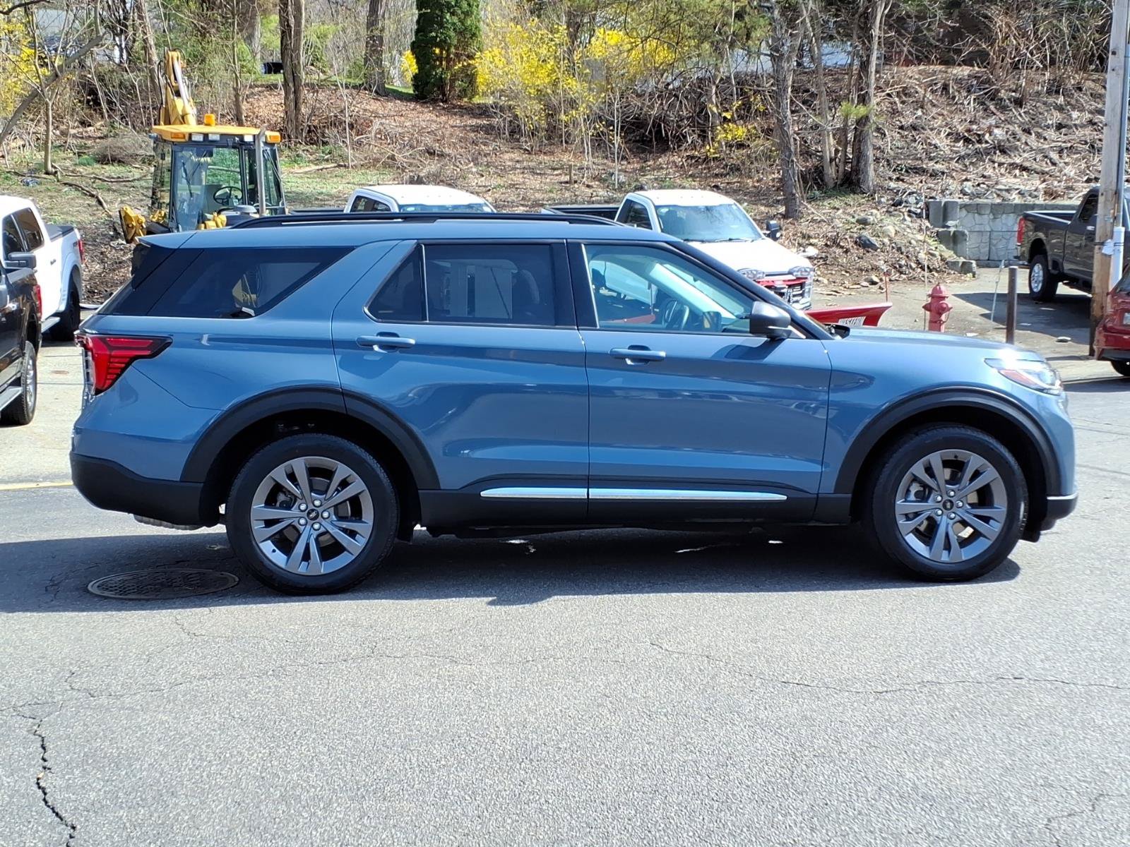 Certified 2025 Ford Explorer Active w/ Active Comfort Package AWD/4WD image 9