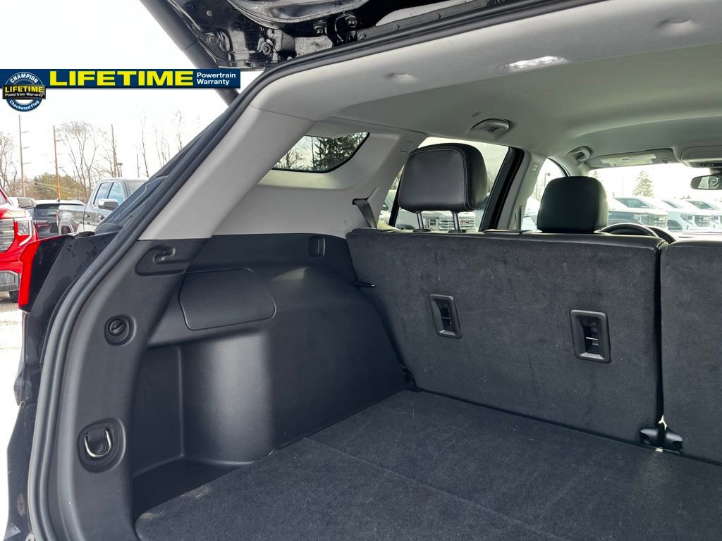 Used 2024 GMC Terrain SLT image 13