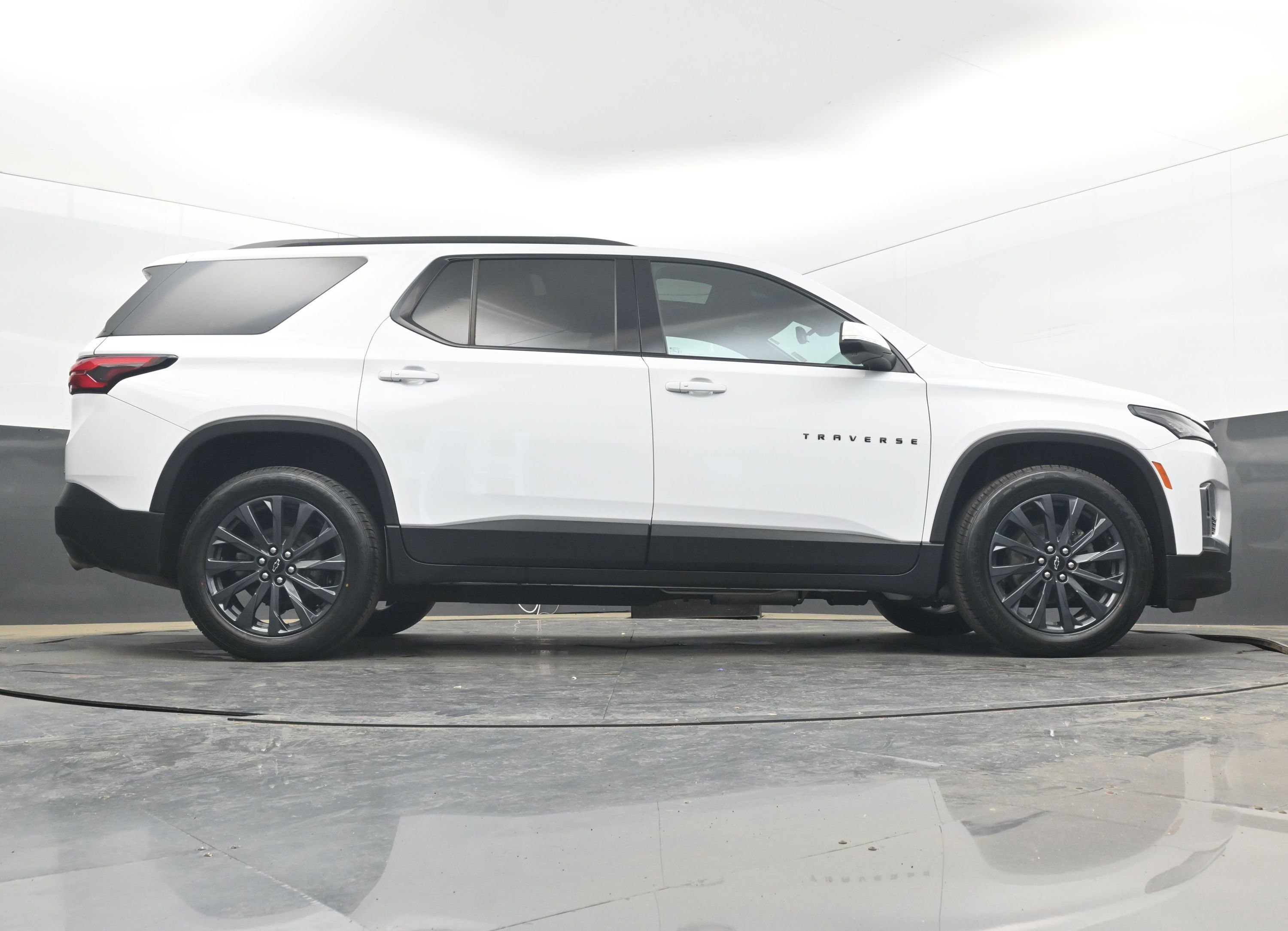 Used 2023 Chevrolet Traverse RS image 29