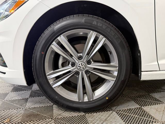 Used 2019 Volkswagen Jetta R-Line FWD image 9