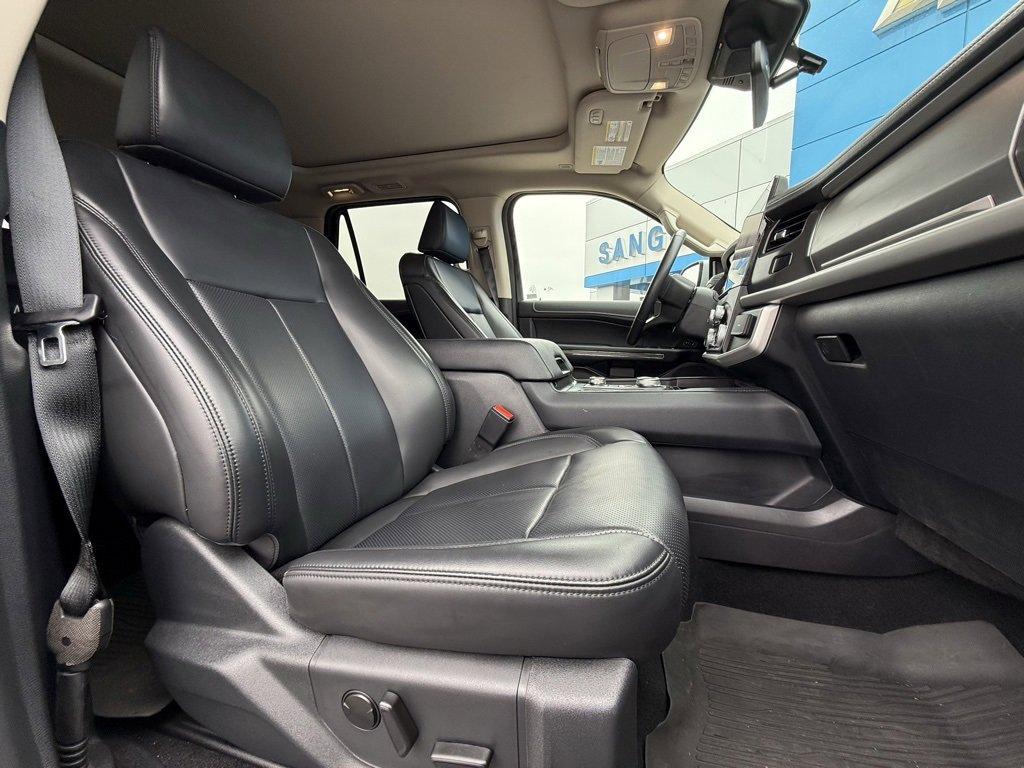 Used 2024 Ford Expedition XLT image 14