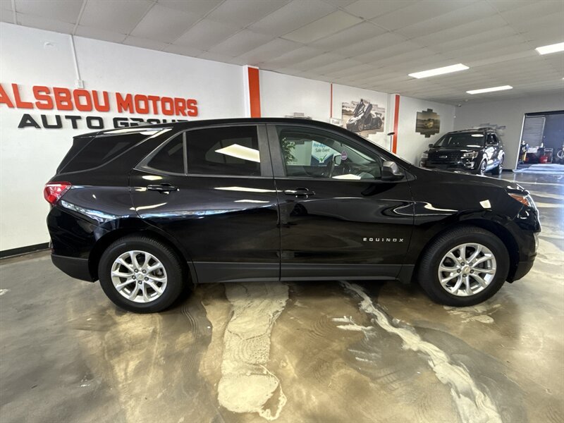 Used 2020 Chevrolet Equinox LS w/ LS Convenience Package FWD image 3