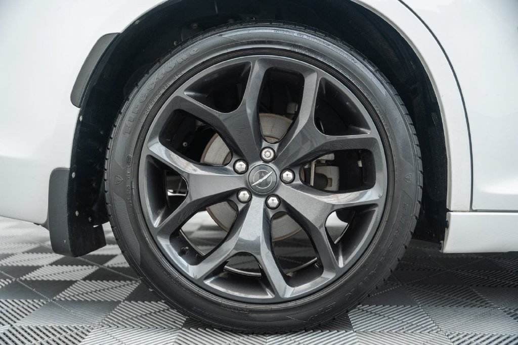 Used 2021 Chrysler 300 S RWD image 20