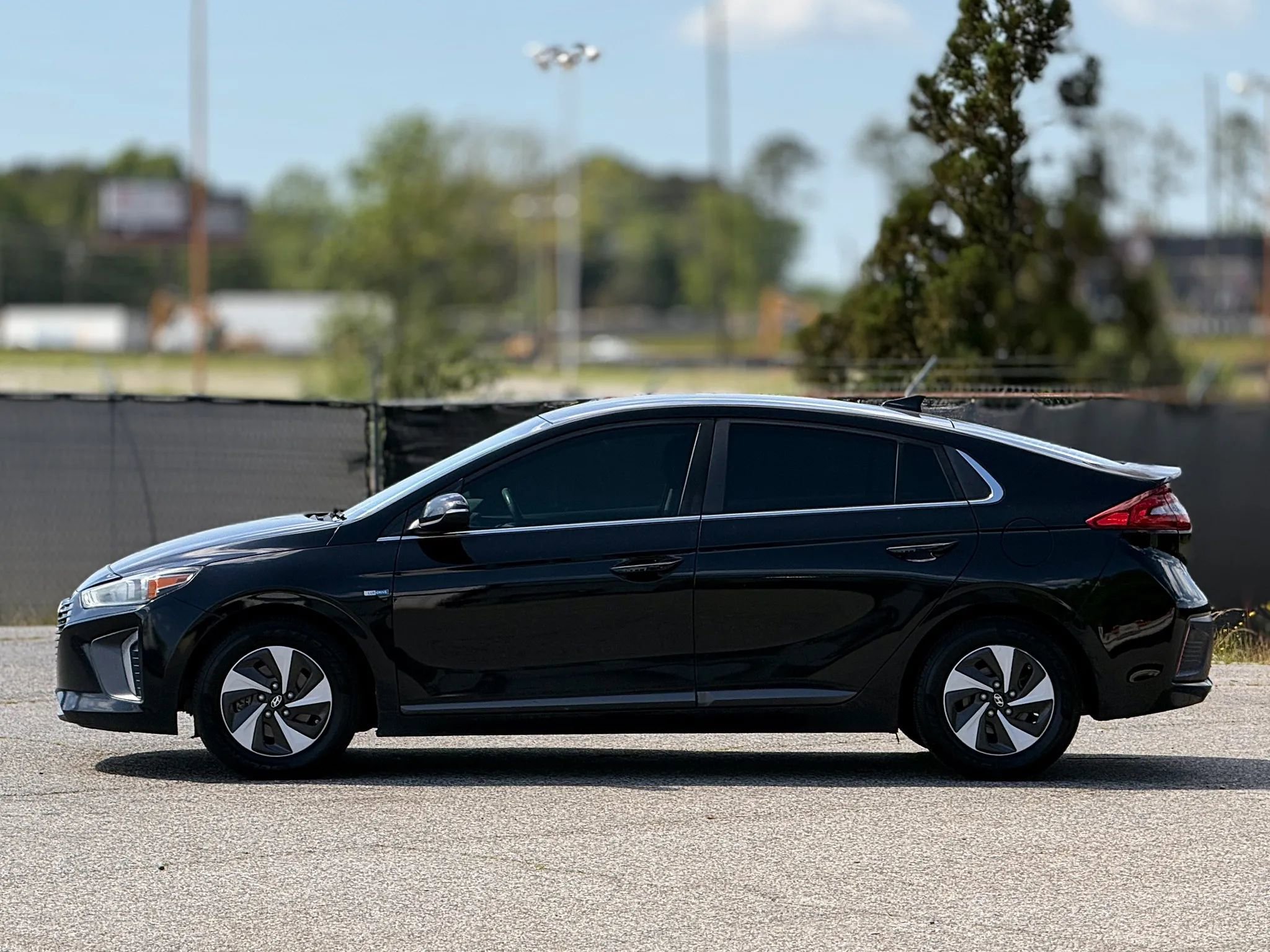 Used 2017 Hyundai Ioniq SEL image 8