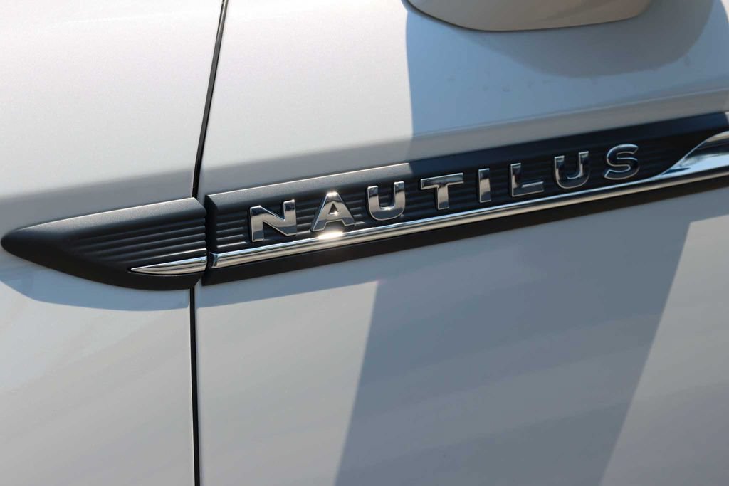 Used 2022 Lincoln Nautilus Reserve AWD/4WD image 8