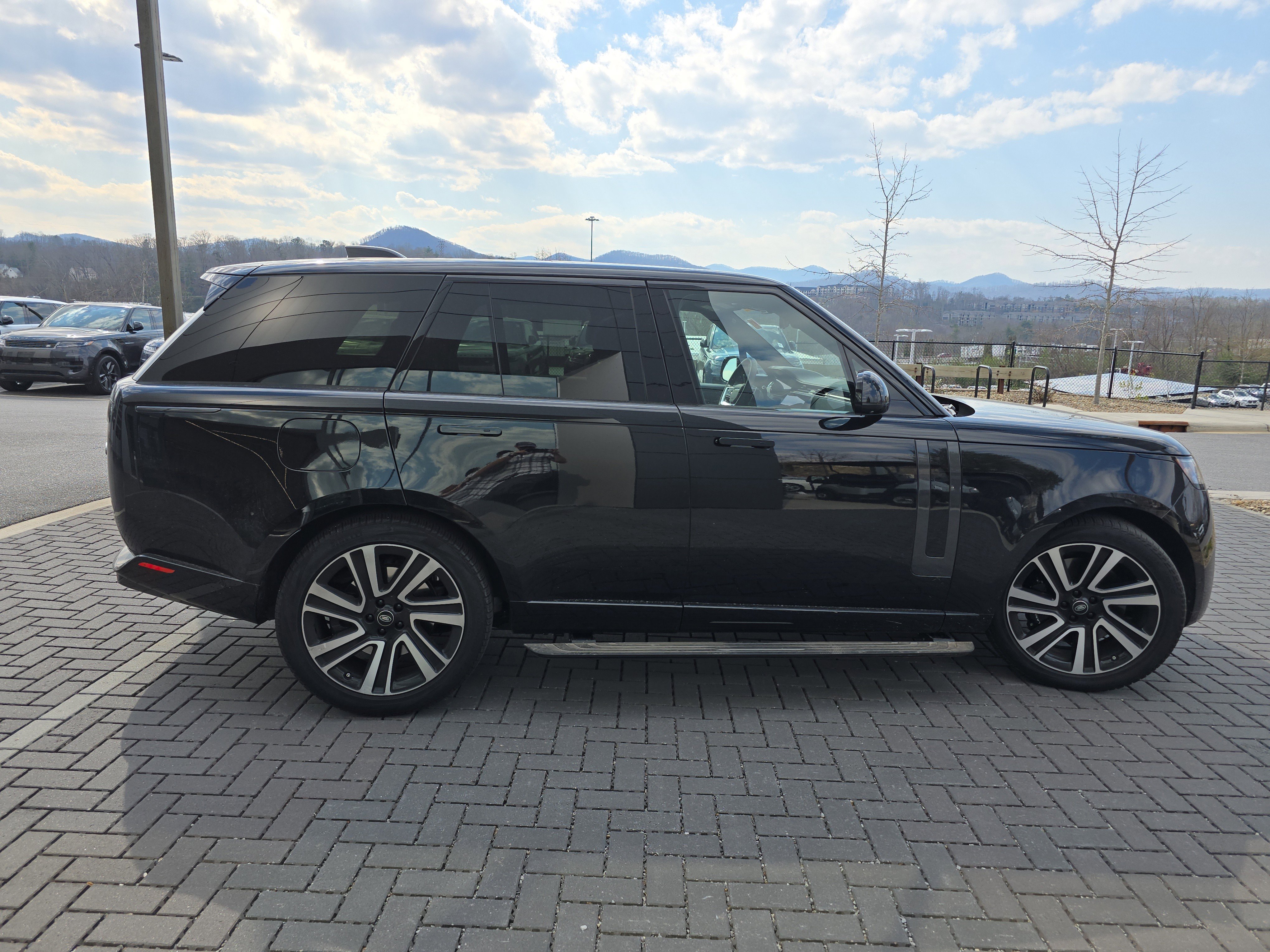 Certified 2023 Land Rover Range Rover SE image 4