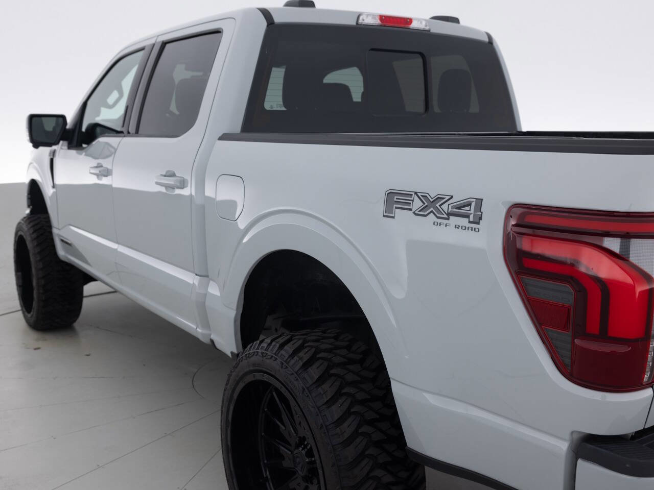 Used 2024 Ford F150 Lariat w/ Bed Utility Package AWD/4WD image 13