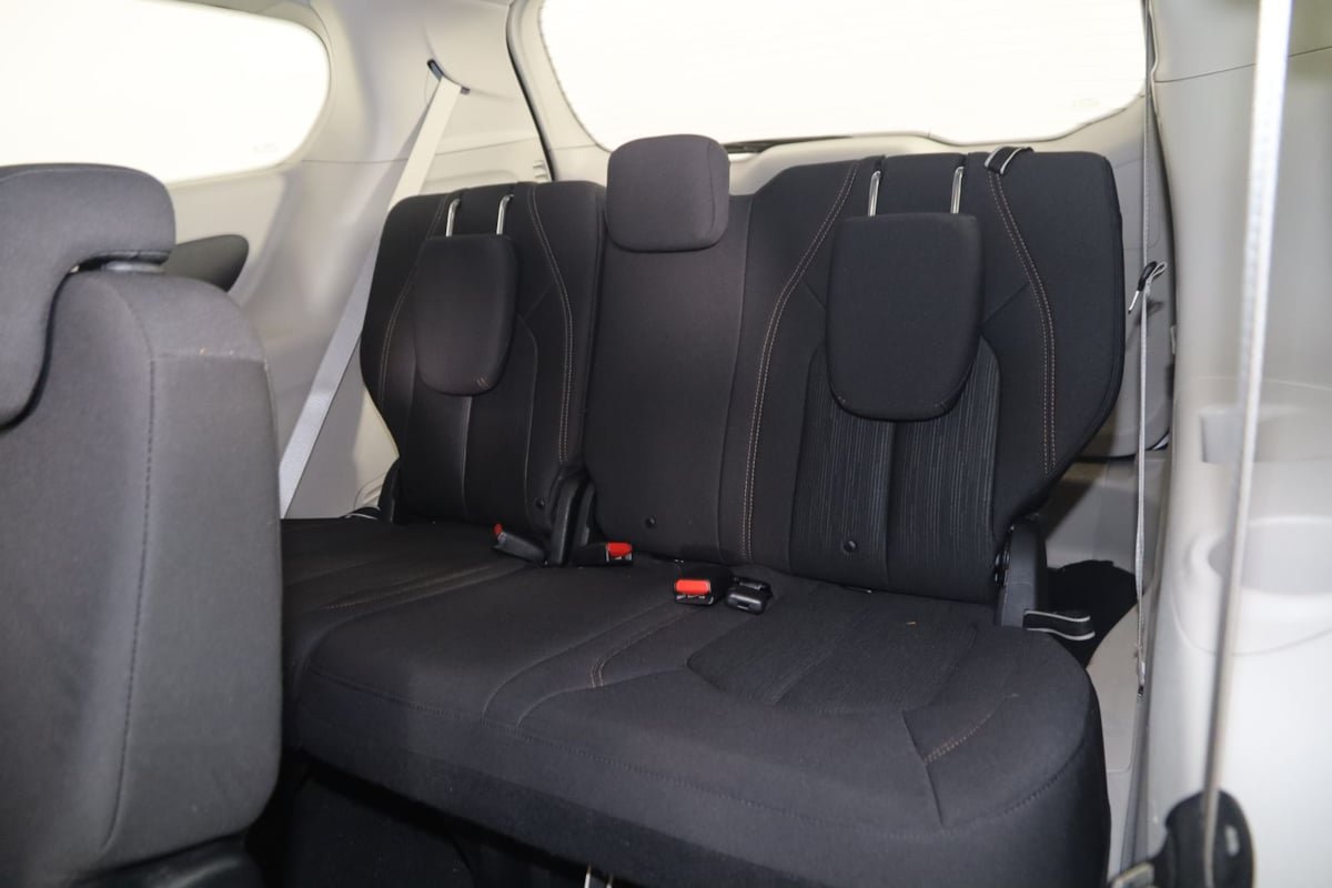 Used 2020 Chrysler Pacifica Touring FWD image 48