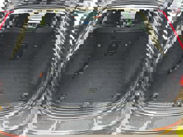 Used 2025 Volvo V60 B5 Cross Country Plus image 8