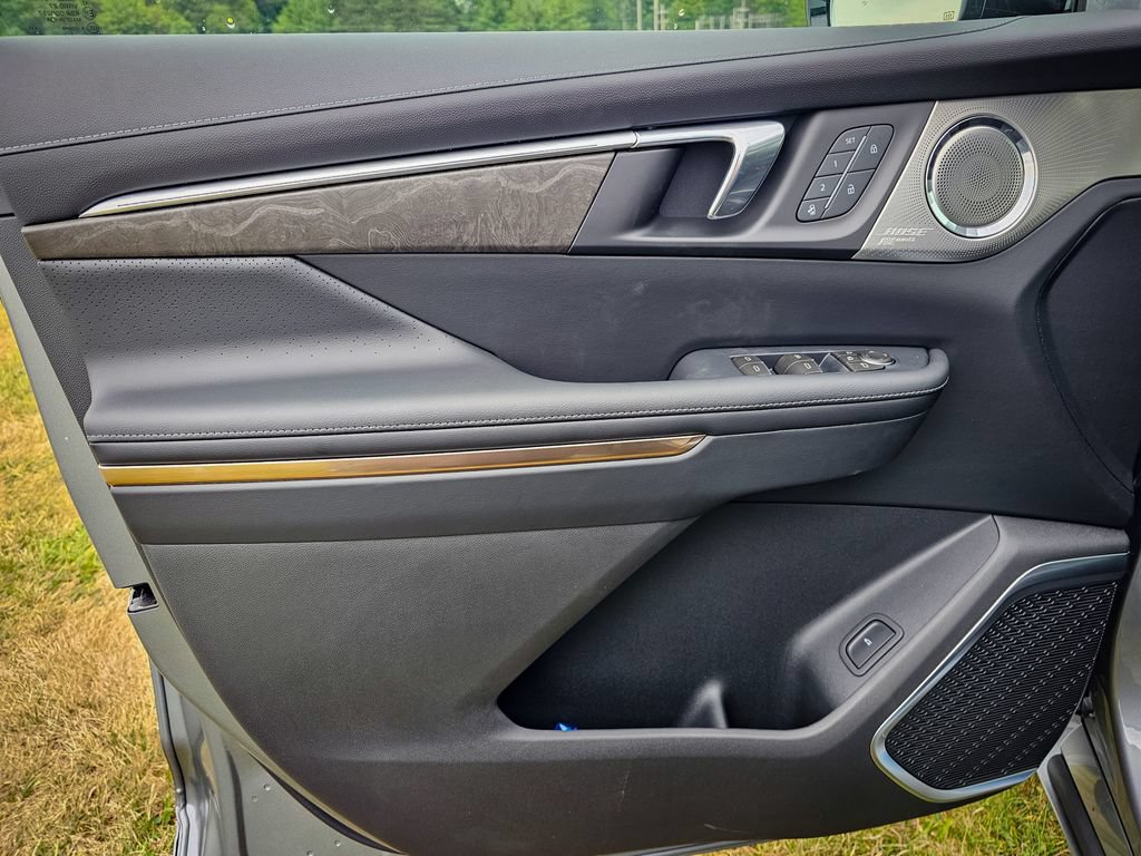 New 2026 Buick Enclave Avenir w/ Super Cruise Package AWD/4WD image 9