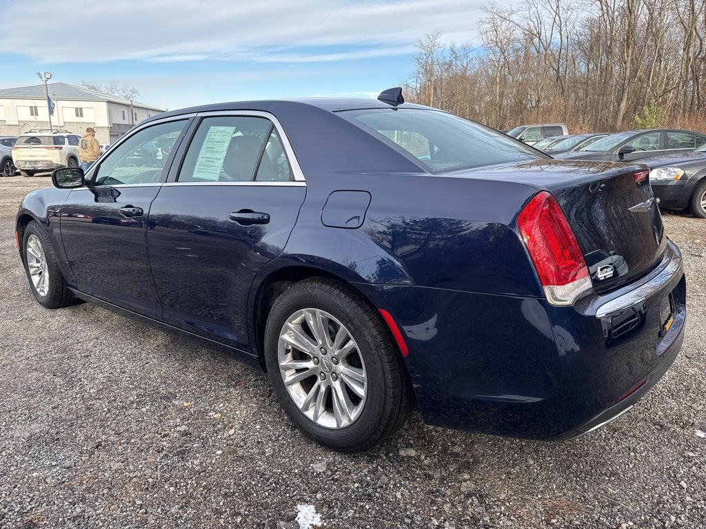 Used 2017 Chrysler 300 Limited image 7