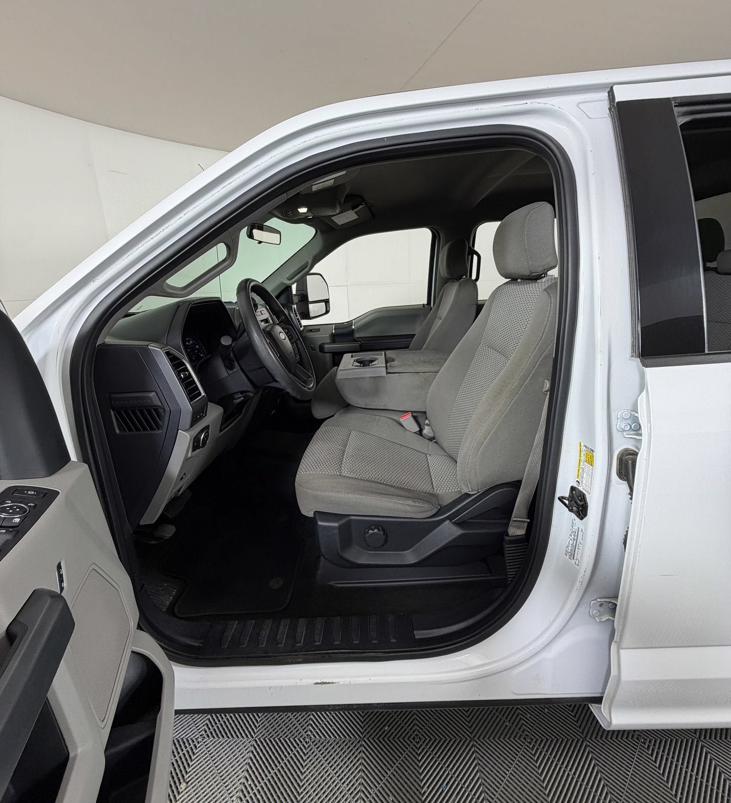 Used 2017 Ford F250 XLT AWD/4WD image 8