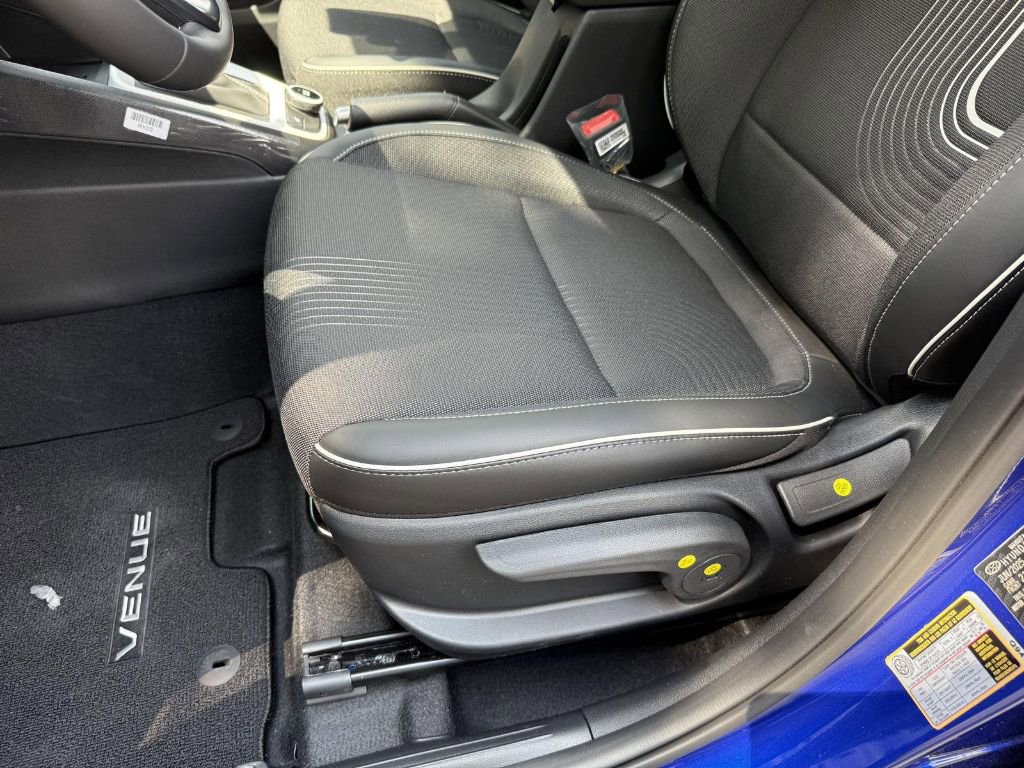 New 2025 Hyundai Venue Limited image 13