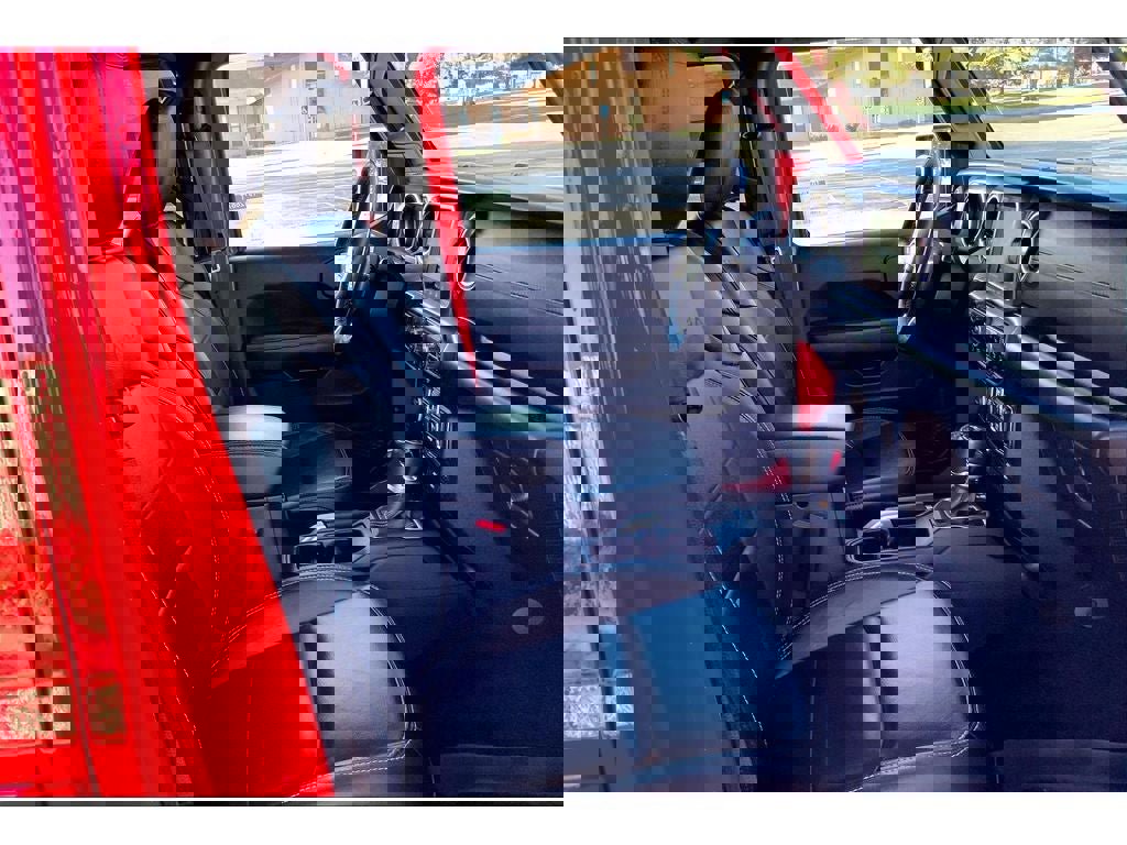 Used 2019 Jeep Wrangler Unlimited Sahara image 8