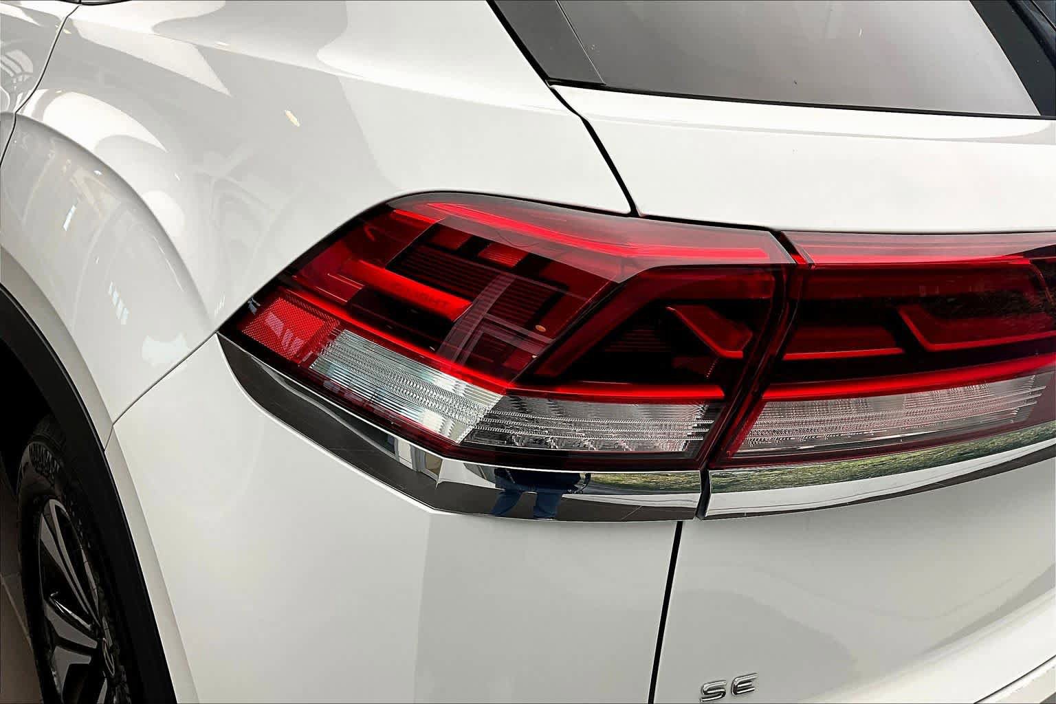 Used 2024 Volkswagen Atlas Cross Sport SE FWD image 27