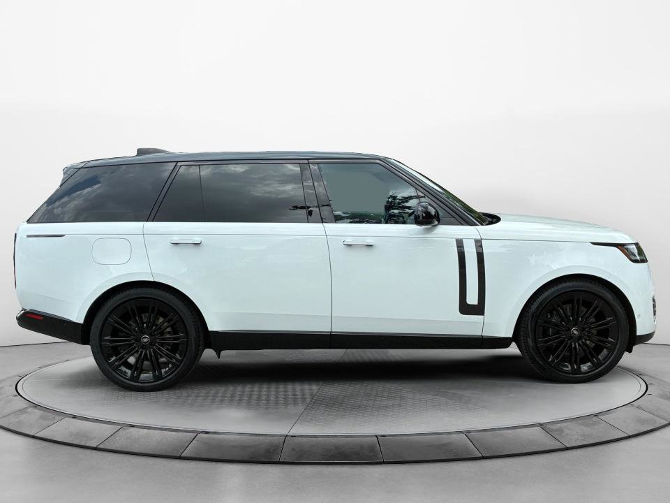 Certified 2022 Land Rover Range Rover Long Wheelbase SE AWD/4WD image 8