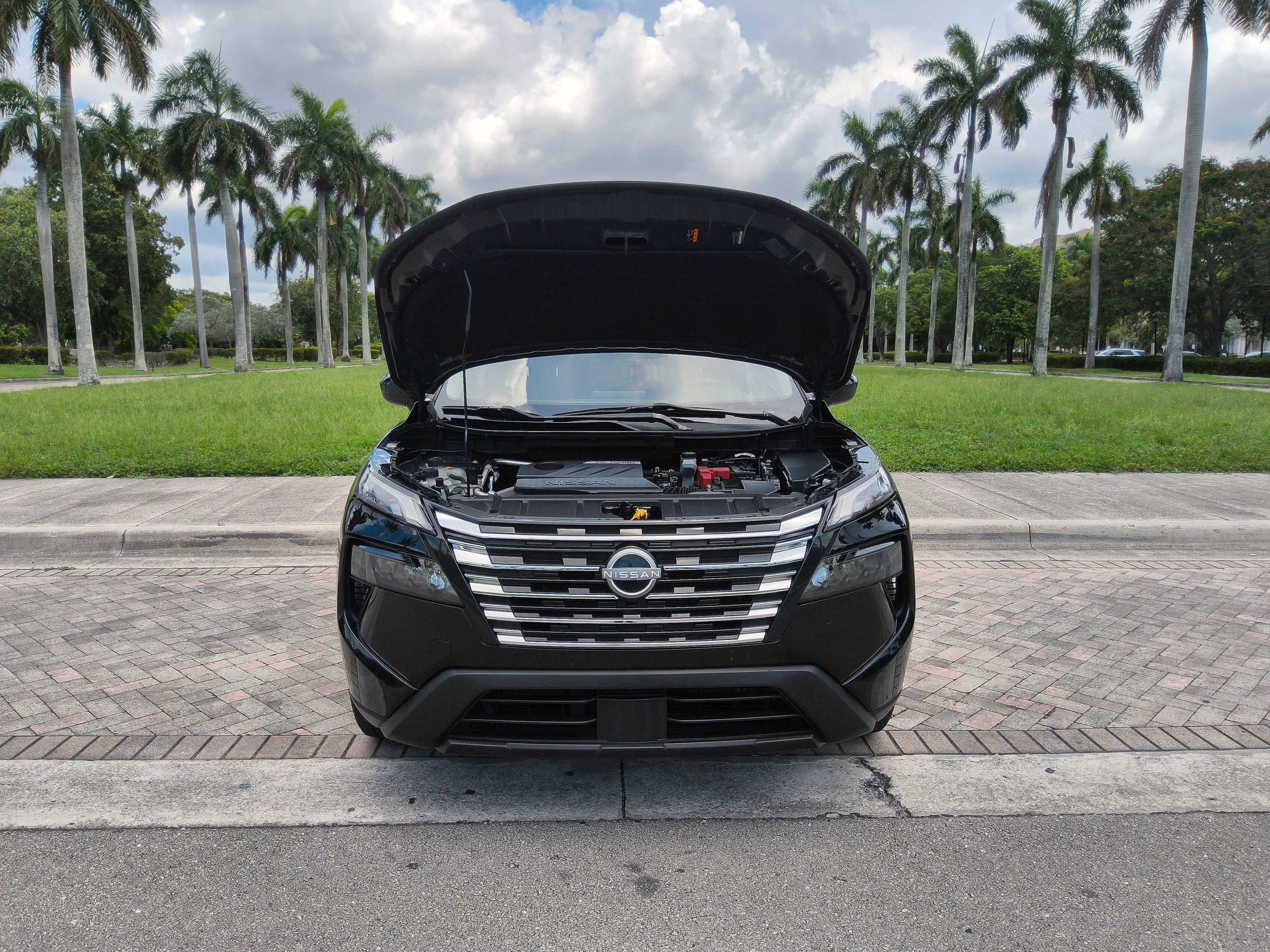 Used 2024 Nissan Rogue SV FWD image 41