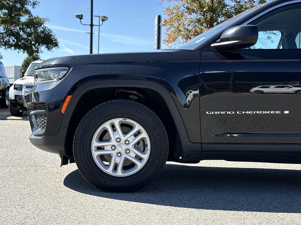 Used 2023 Jeep Grand Cherokee Laredo w/ Luxury Tech Group I image 6
