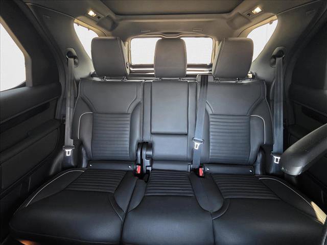 Used 2023 Land Rover Discovery S R-Dynamic image 16