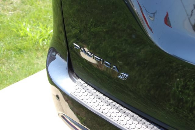 Used 2023 Chrysler Pacifica Touring-L w/ S Appearance Package AWD/4WD image 30