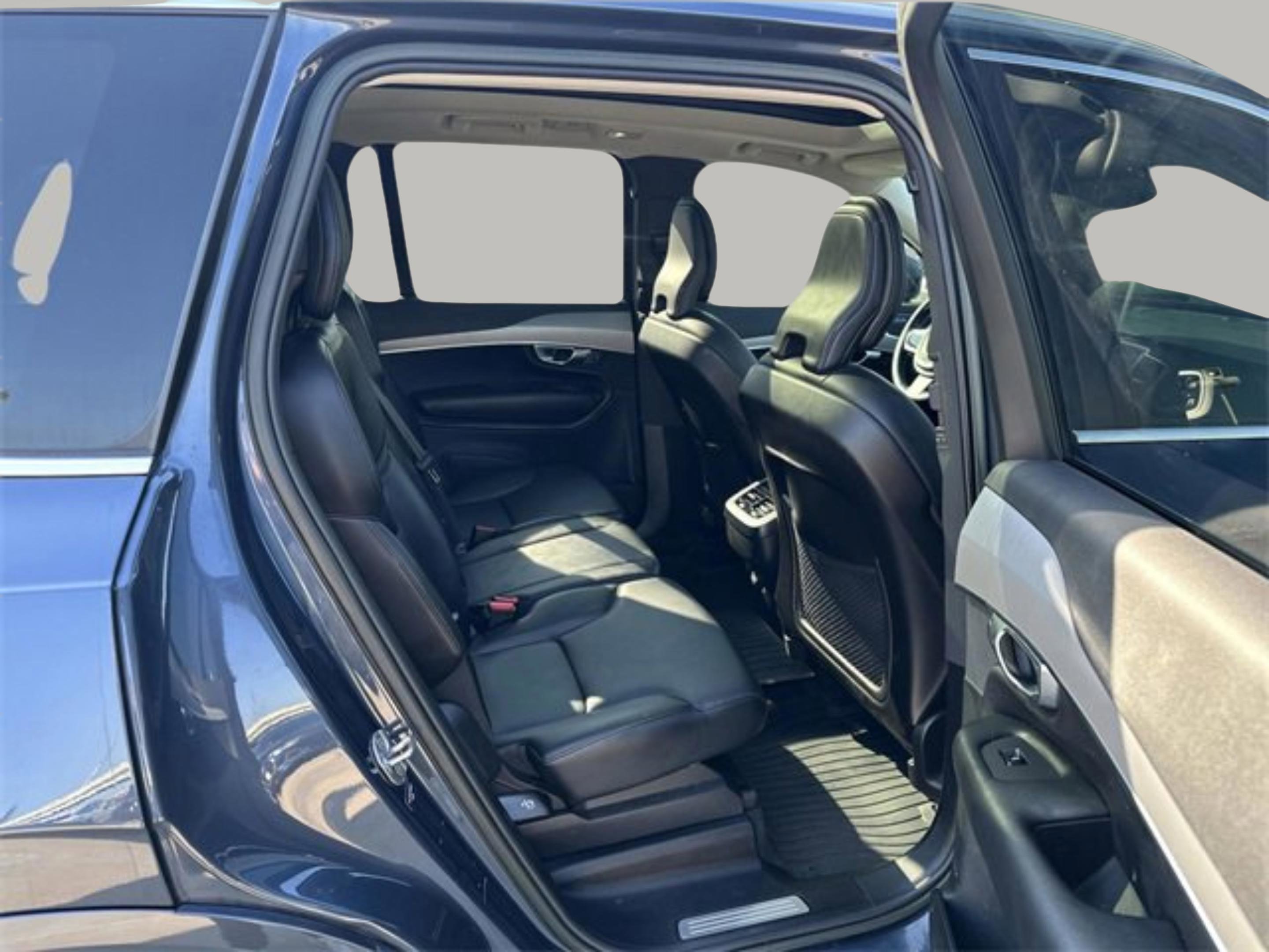 Used 2023 Volvo XC90 B5 Core image 12