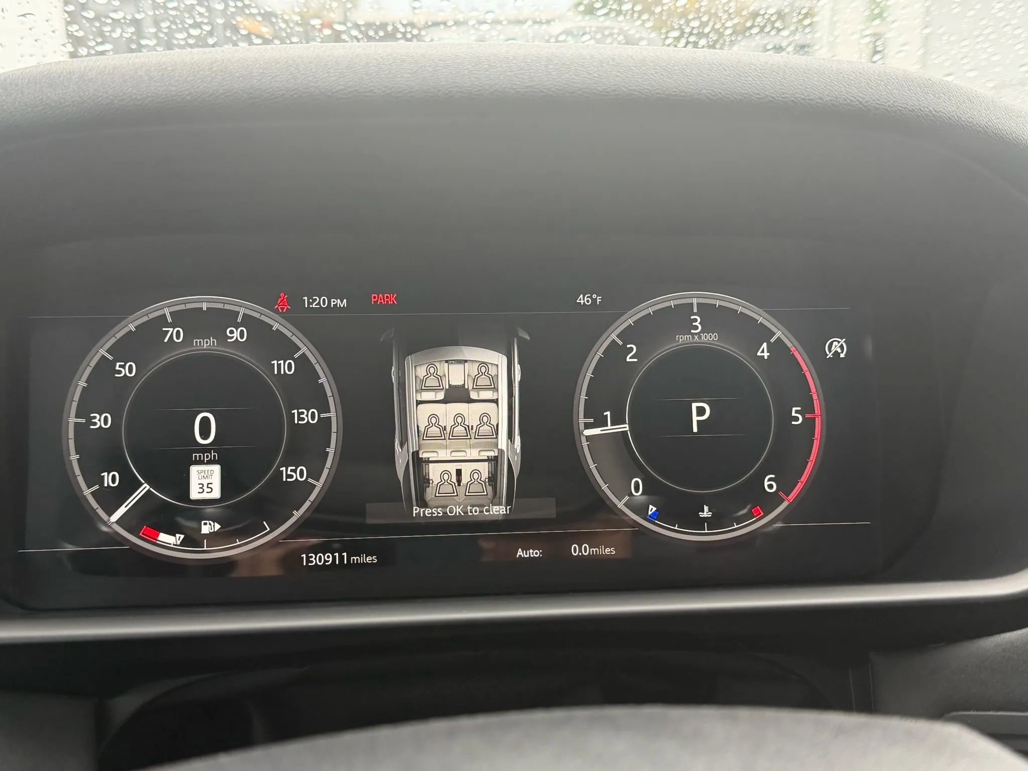 Used 2018 Land Rover Discovery HSE image 18