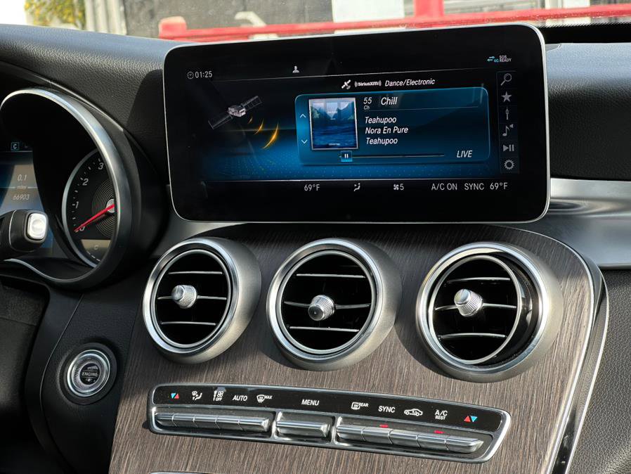 Used 2020 Mercedes-Benz C 300 C 300 4MATIC Sedan image 36