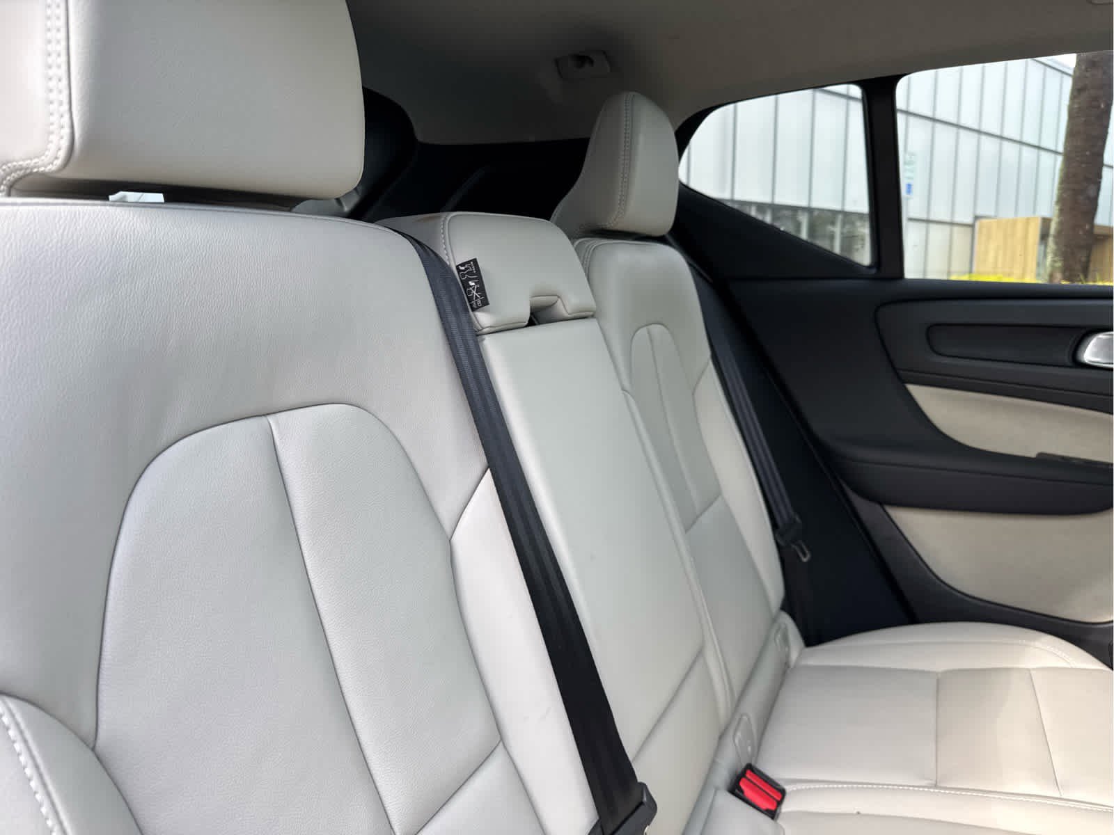 Certified 2025 Volvo XC40 B5 Plus AWD/4WD image 22