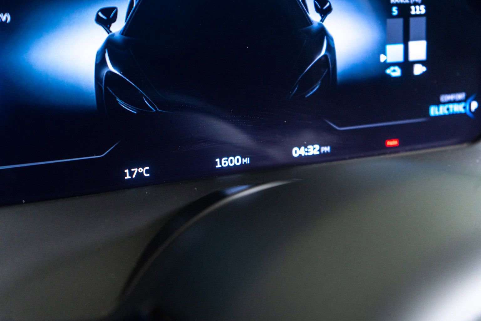 Used 2025 McLaren Artura Spider image 30