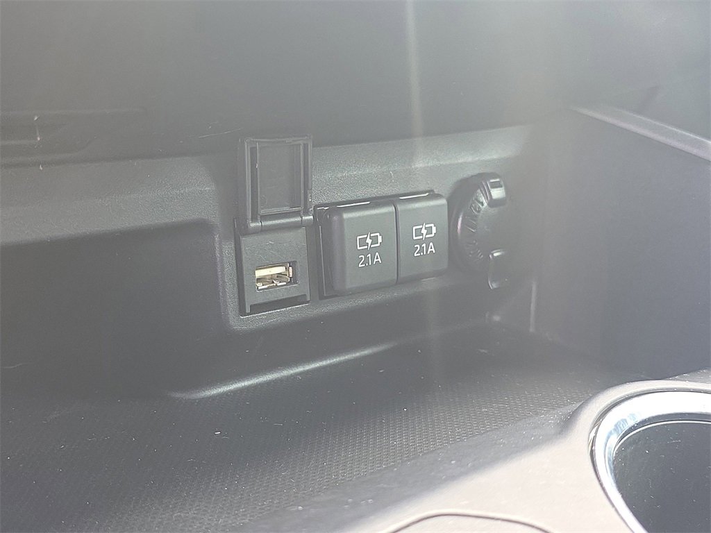 Used 2021 Toyota Highlander XLE image 26