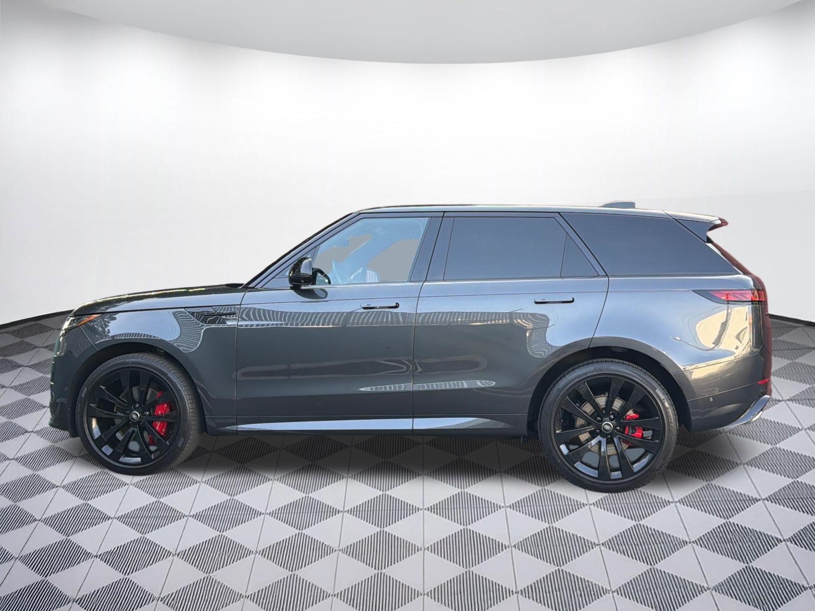 Used 2025 Land Rover Range Rover Sport Dynamic SE AWD/4WD image 2