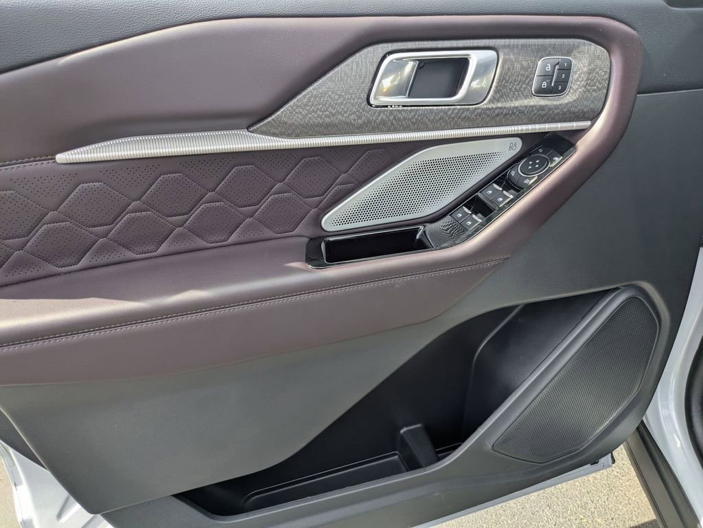 Used 2025 Ford Explorer Platinum w/ LUX Leather Package image 15